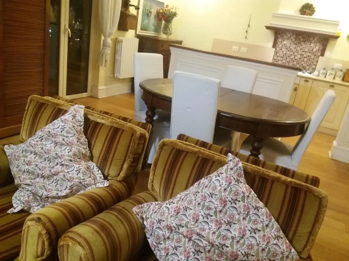 Artistic House Bed & Breakfast Bari Homestay