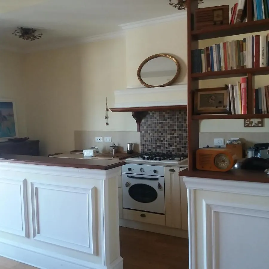 Artistic House Bed & Breakfast Bari Homestay
