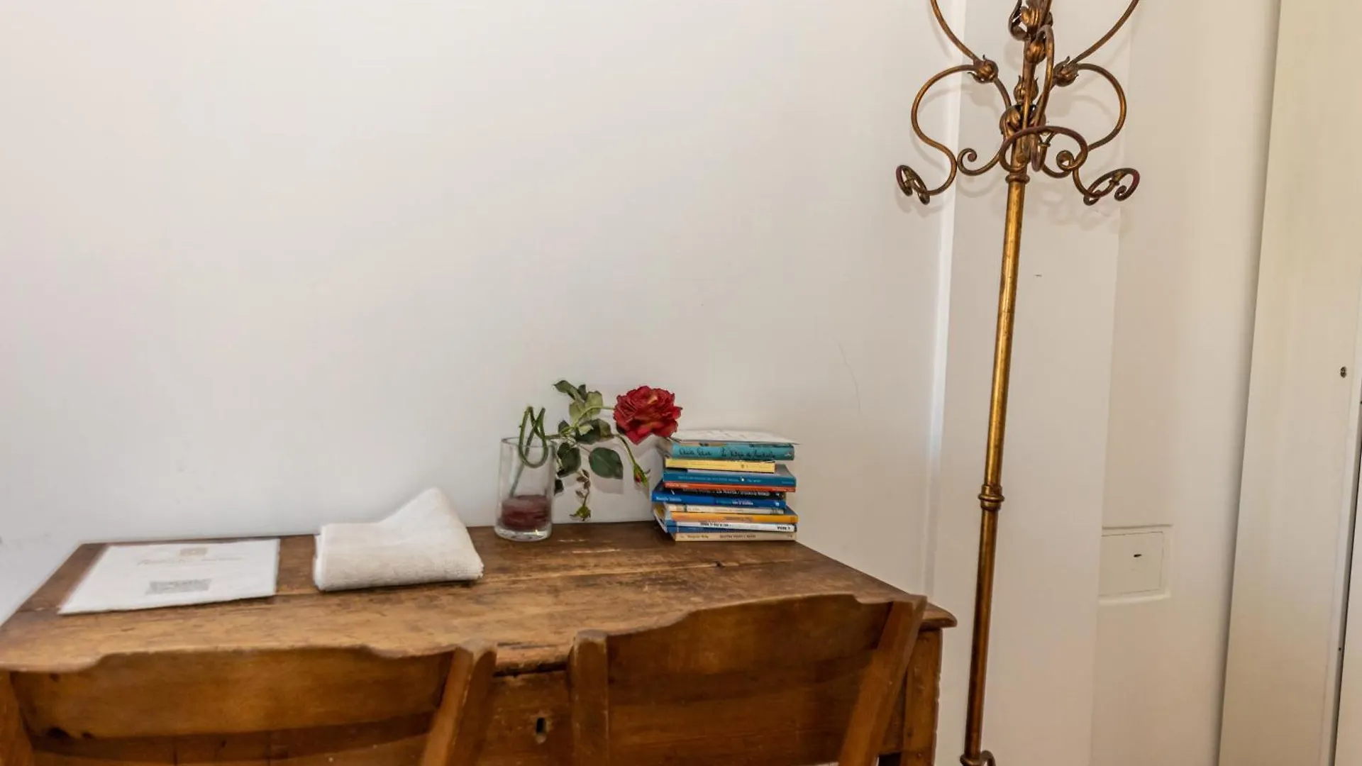 Artistic House Bed & Breakfast Bari Homestay